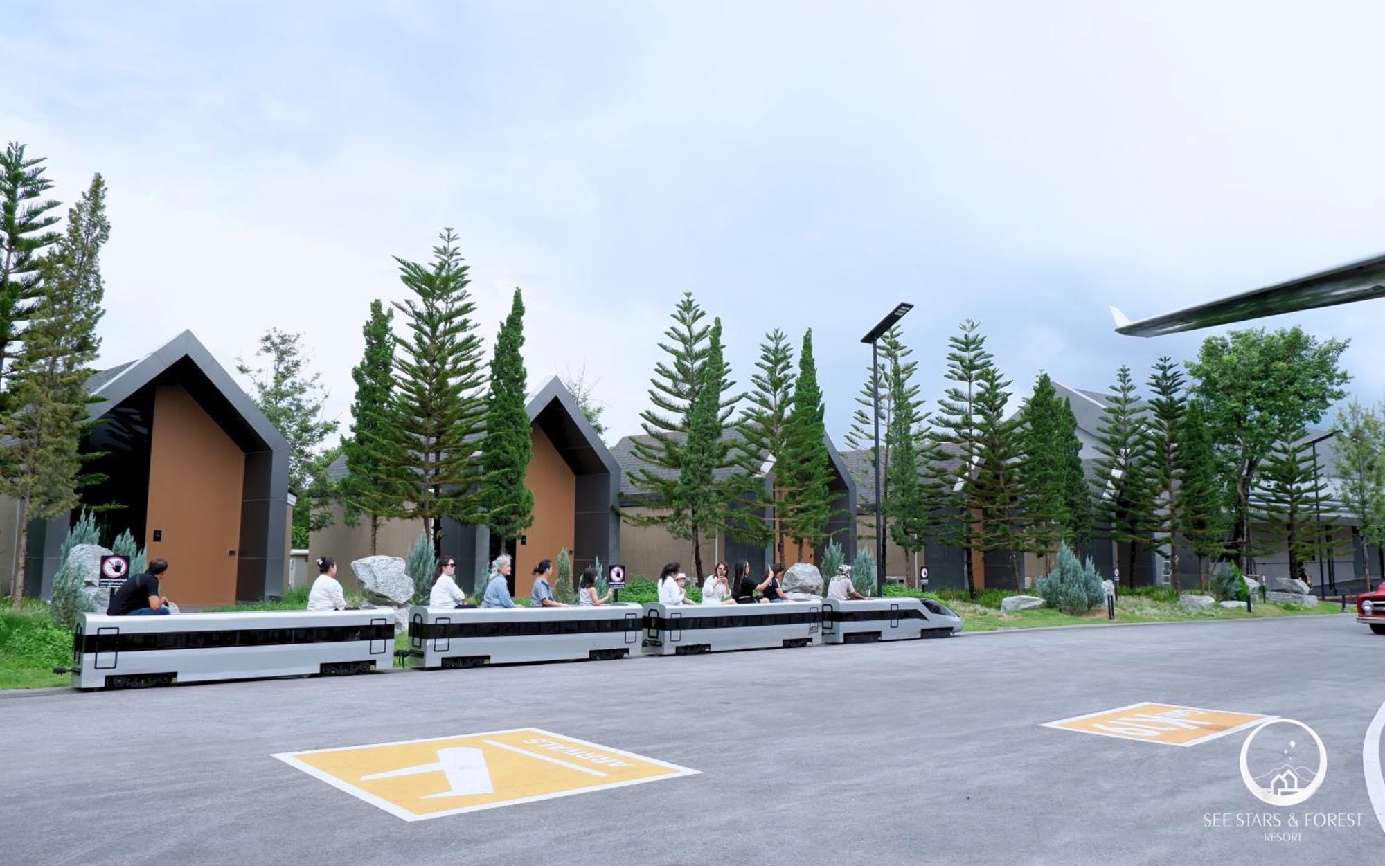 See Stars & Forest Resort Amphoe Sawang Daen Din Eksteriør bilde